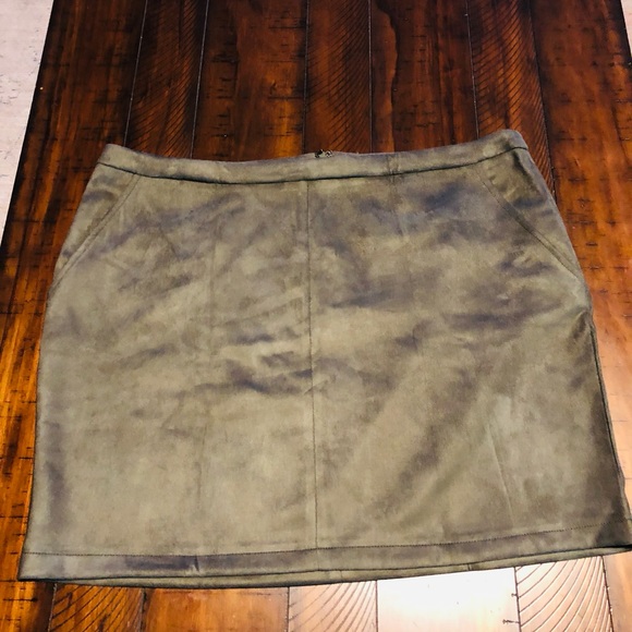 Suede Olive green plus size skirt (XXL) 14-16 - Picture 1 of 5